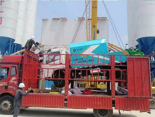 Case of wet spraying machine in axe stone tunnel of high speed